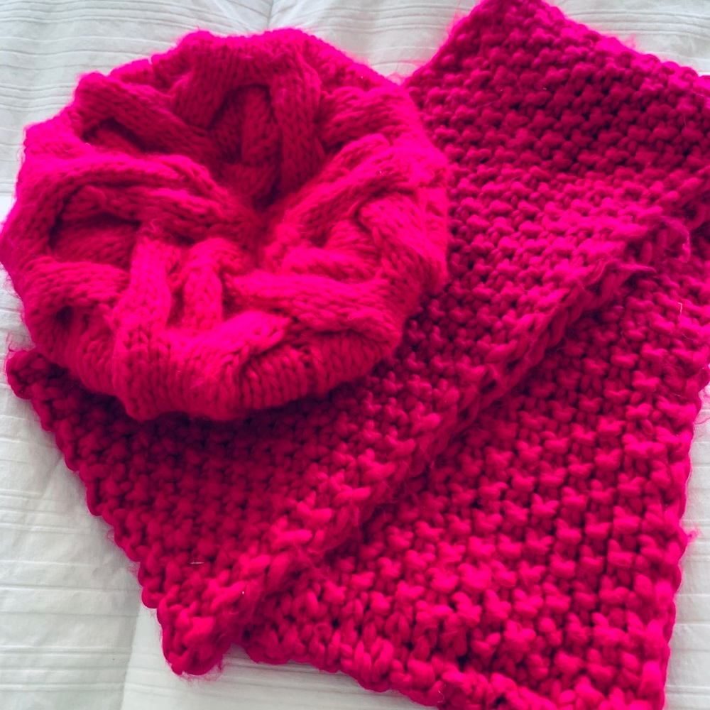 Aeropostale Women’s Scarf & Beret